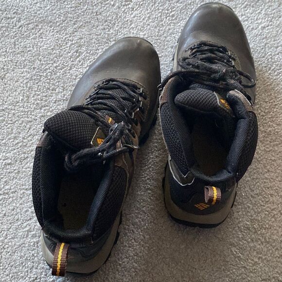 Columbia Shoes - Columbia hiking boots made in Vietnam USA size 7 1/2 brown